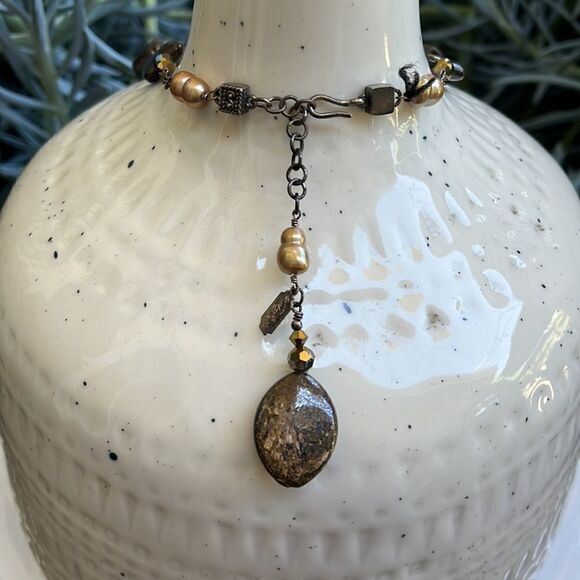 Stone and faux pearl necklace!! - Picture 5 of 5